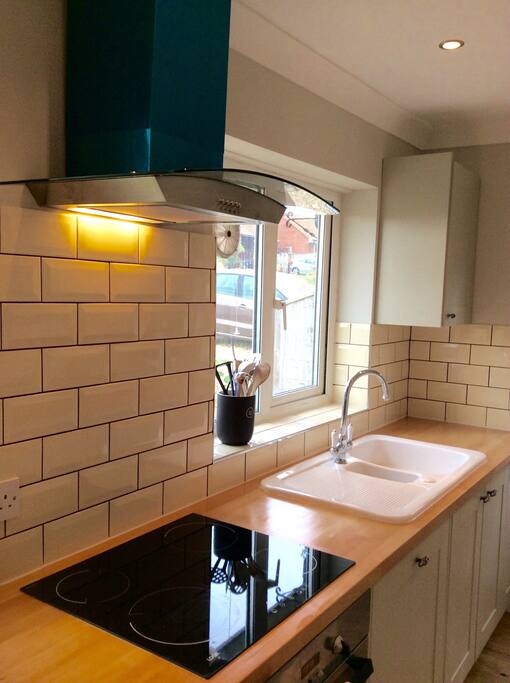 Electric hob and fan oven