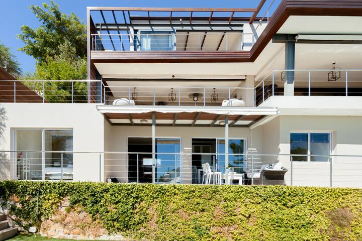 Hillside Escape with Ocean Views and Outdoor Pool gallery image 5