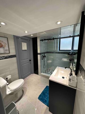 N7 Castle Green Retreat-Hot Tub gallery image 5