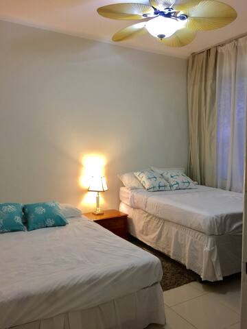 Beach Front Copacabana Condo with Ocean Views! gallery image 4