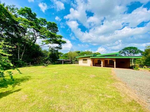 Casa de Campo El Ceiba-Río Celeste for 13 people