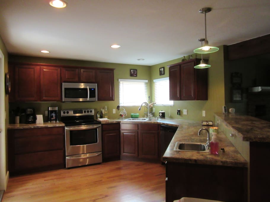 fully equipped kitchen, everything you could possibly need and more~