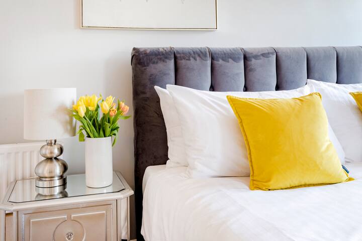 2BR 2Bath Modern Apartment Central City London gallery image 5