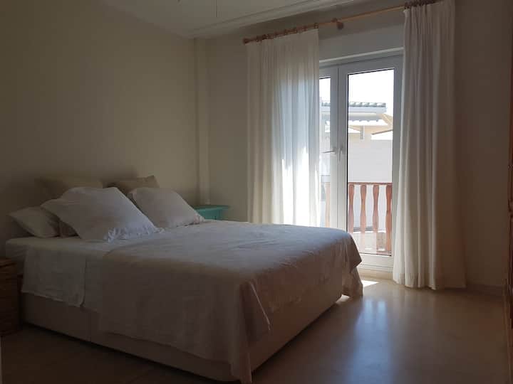 Habitación principal cama 160 x 200 / Main Room 160 x 200 Bed