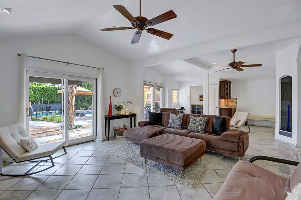 LIVING ROOM - PALO FIERRO POOL HOUSE - PALM SPRINGS VACATION RENTAL POOL HOME