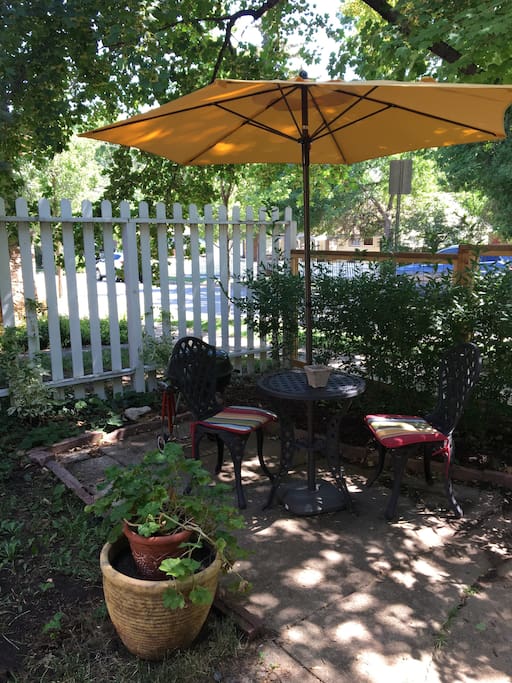 Sitting area and barbaque grill for the guests