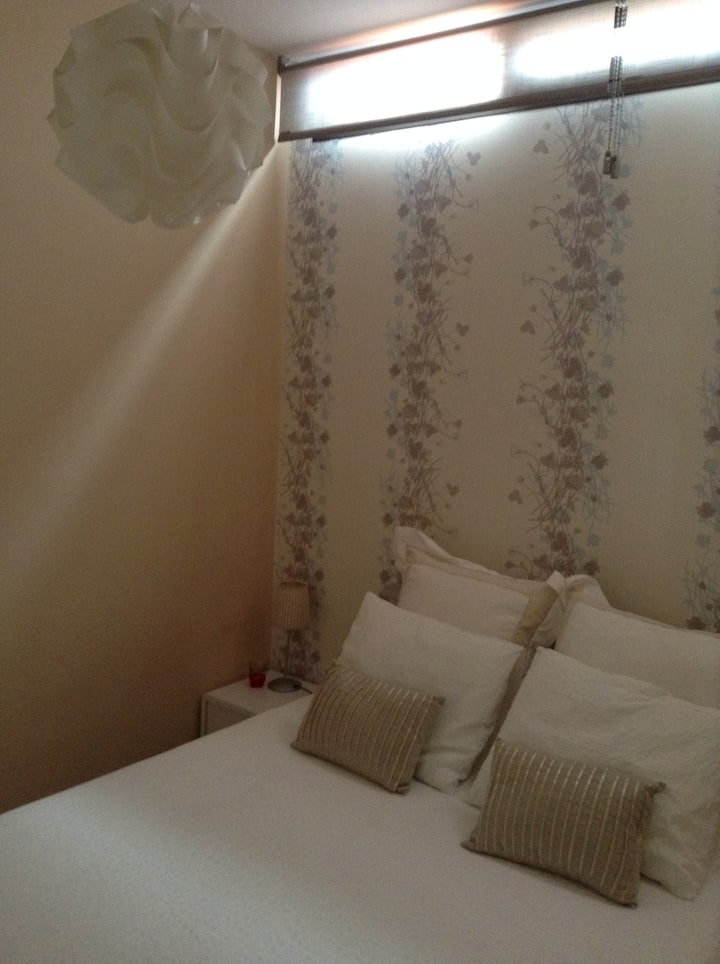 带1.35张床的卧室