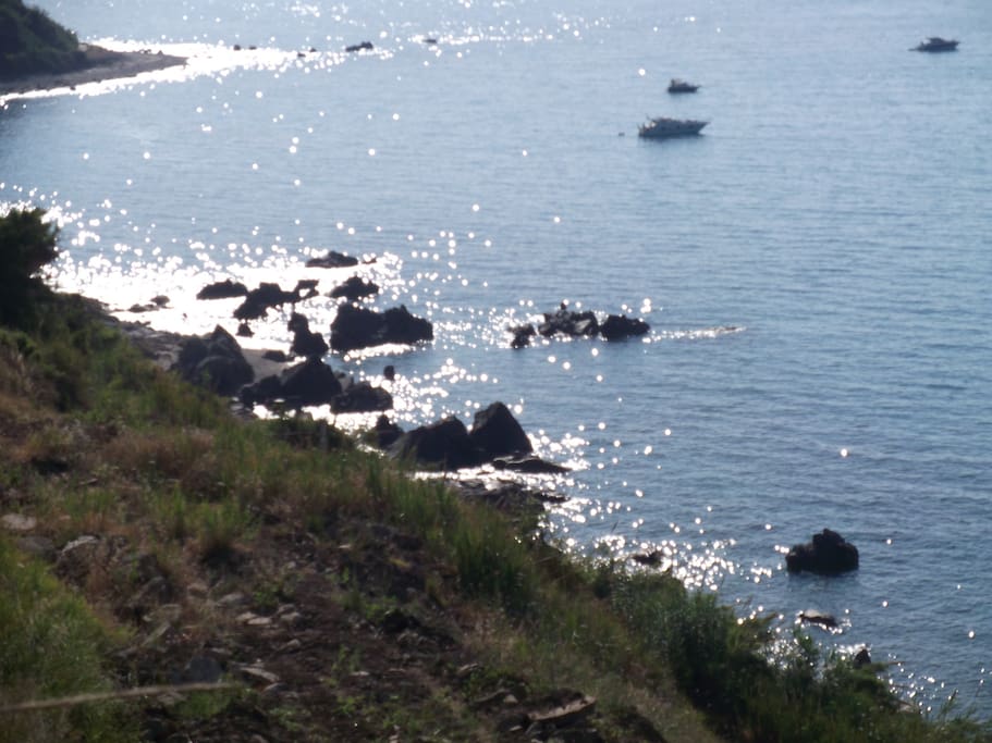 vista del mare sottostante