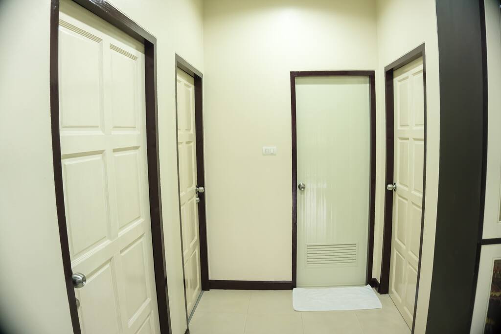 all 3bed rooms overview door