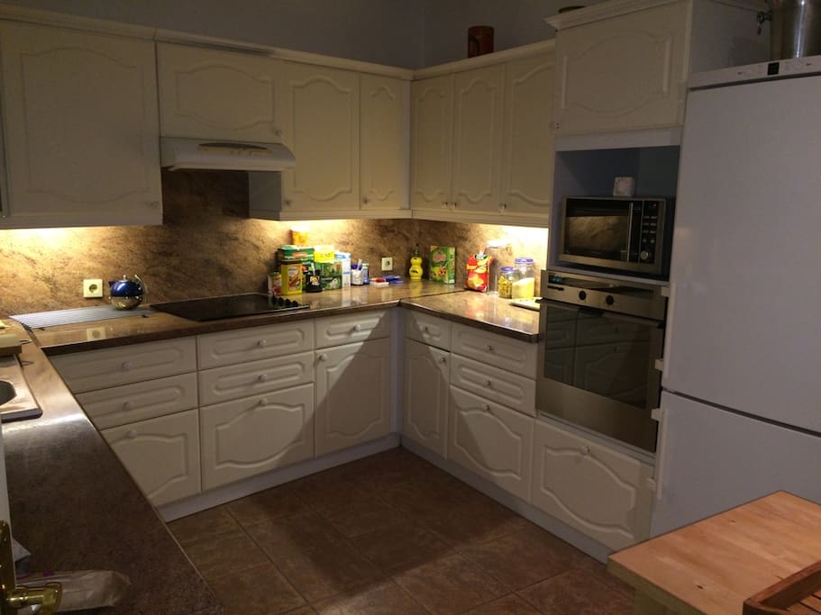 Large equipped kitchen