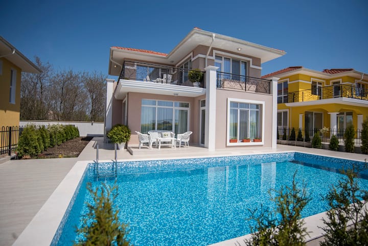 Luxurious Villa Rocca