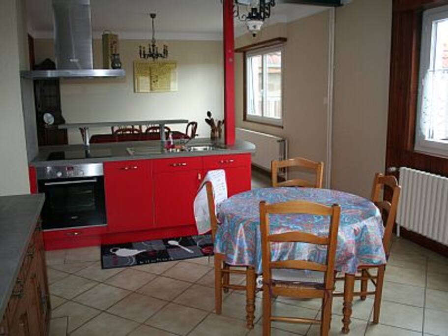 Cuisine ouverte sur salle à manger
