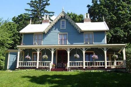 The Red Parlor Suite Bed And Breakfasts For Rent In Beacon
