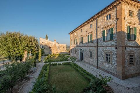 Peaceful luxury villa with pool in the countryside