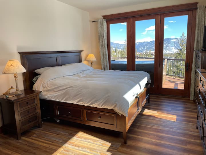 Spavaća soba na glavnom katu (bračni krevet)