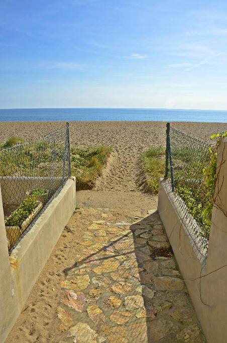 Acceso directo a la playa desde la comunidad-SA PUNTA COSTA BRAVA