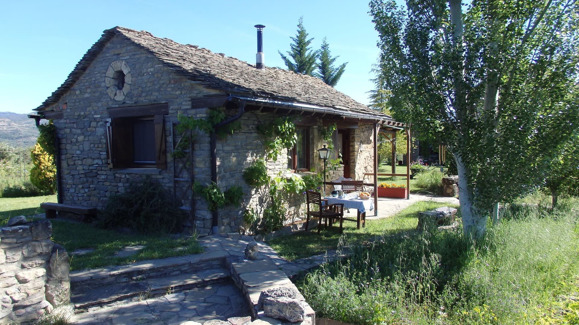 Independent house with a large garden (Casa Gautama)