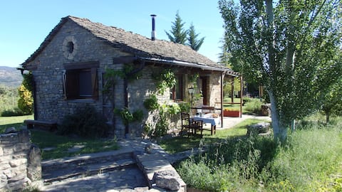 Top Airbnb: Independent house with a large garden (Casa Gautama) en Sabiñánigo