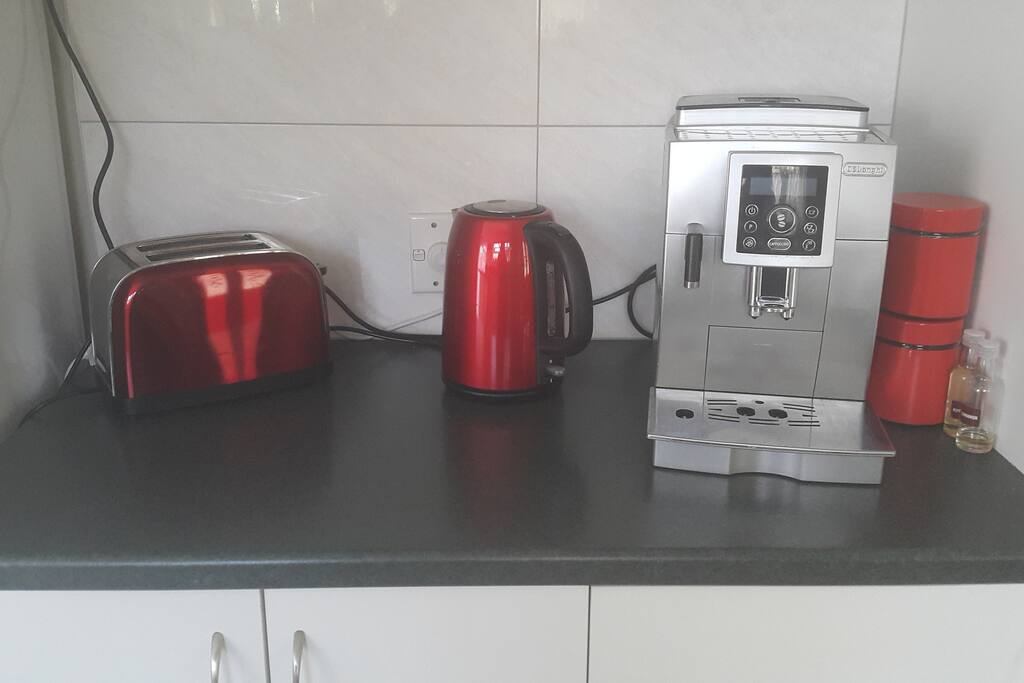Tea/toast/ coffee making facilities