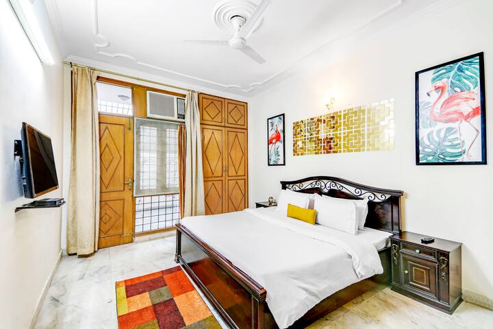Chic 2 BHK for 6, near Kingdom of Dreams/71370