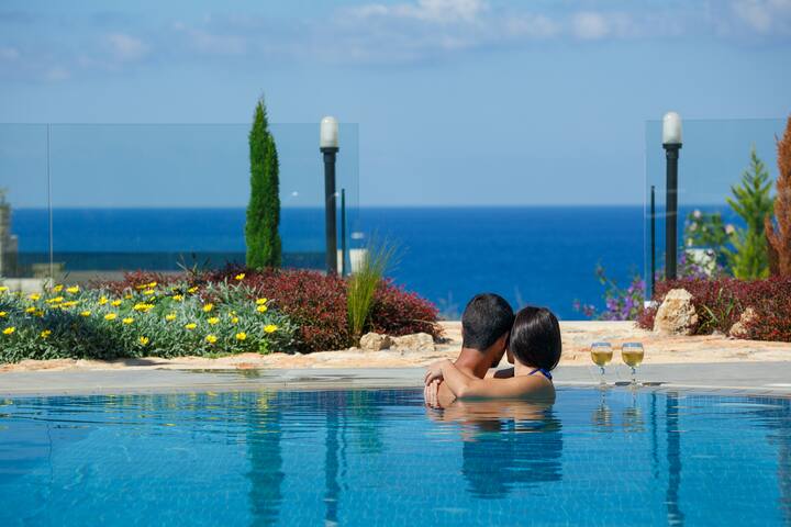 Seaview villa private heated pool 800m from beach gallery image 3