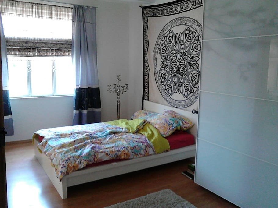 Schlafzimmer 1