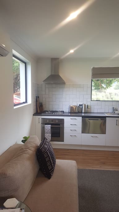 Gas hob and full kitchen facilities