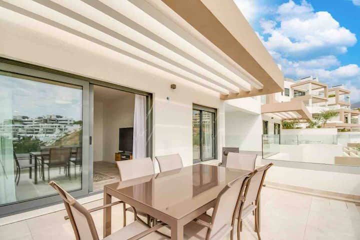 Freshly Decorated Holiday Home In Estepona - Estepona