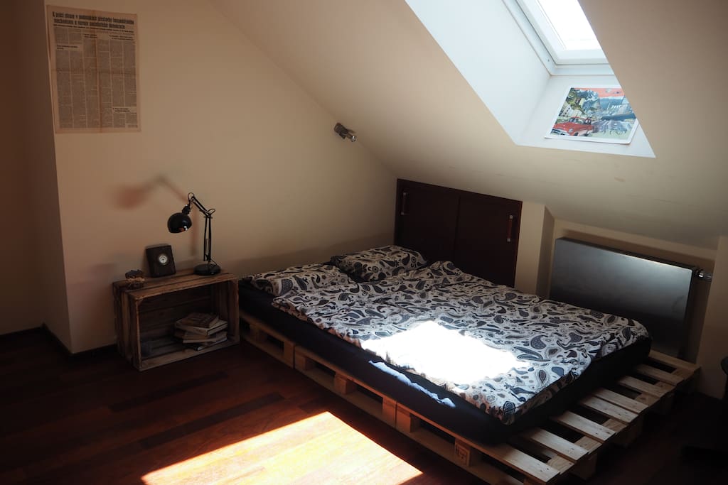 Guests private bedroom.