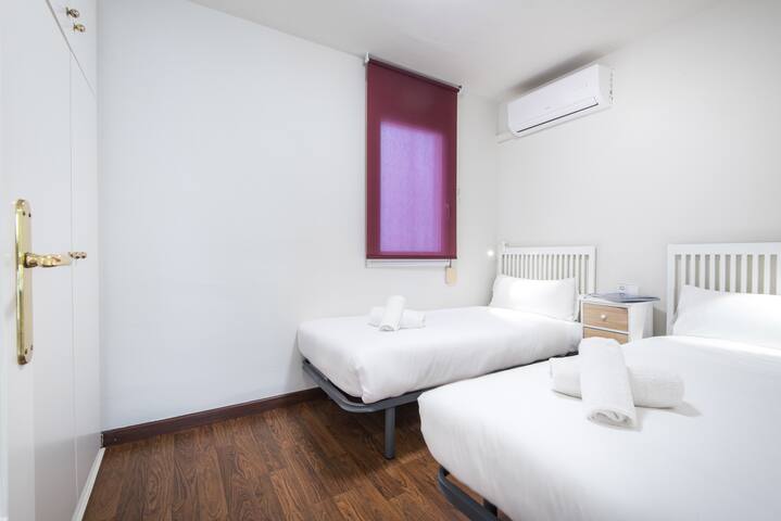 Plaza Catalunya Nice and Comfy 3.2 gallery image 5