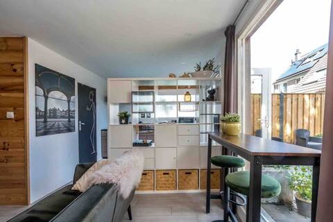 Cottage Tureluur with private sauna next to nature reserve.