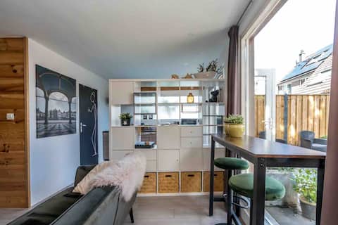 Cottage Tureluur with private sauna next to nature reserve.