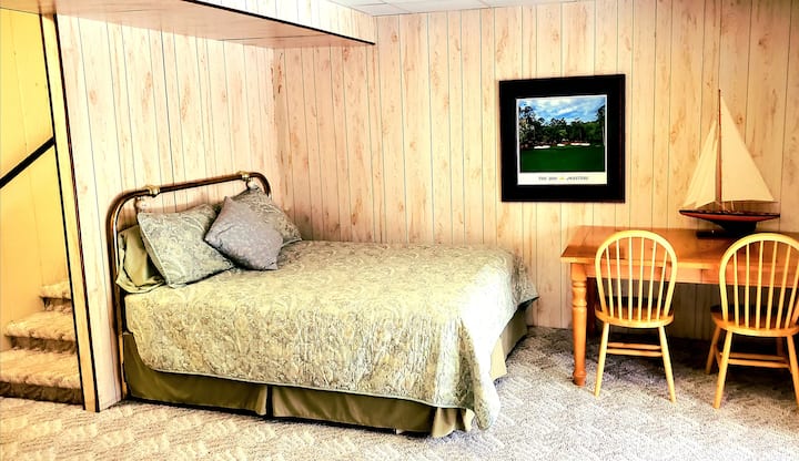 Happy Harbor Springs Hideaway! - Petoskey, MI