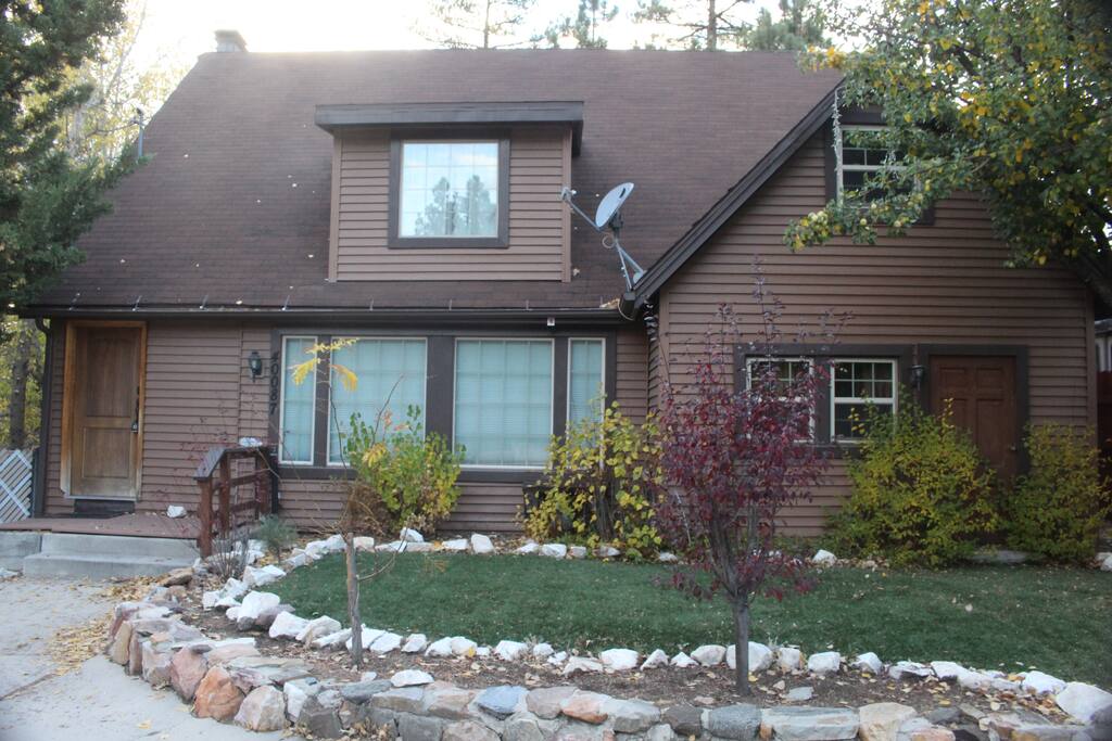 Front view of Safari Lodge