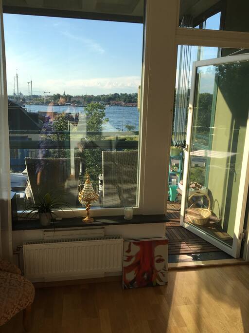 Big balcony with sun from around 2 pm until late. Great view!