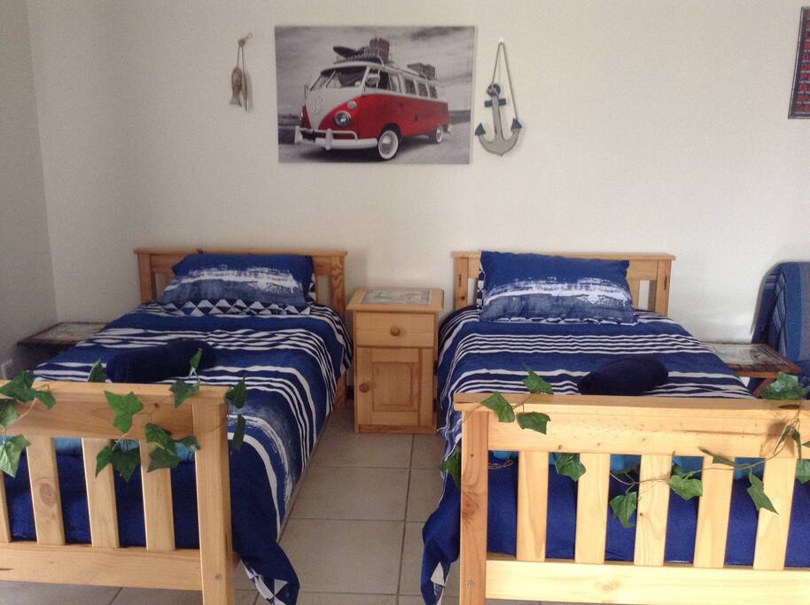 Single beds in second bedroom / family room