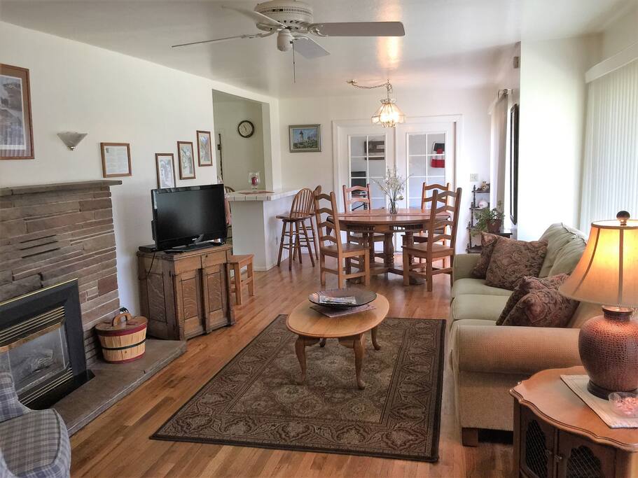 This cozy and inviting area is perfect to relax with family after a day of skiing or sightseeing. The children may play a game at the large dining table or the whole family may enjoy working a puzzle together.