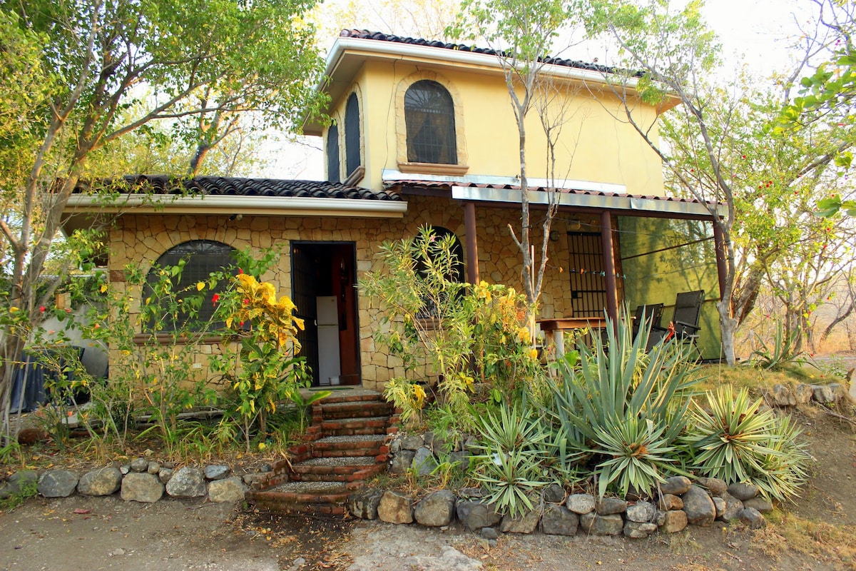Romantic sunset ridge 1 bedroom cottage .