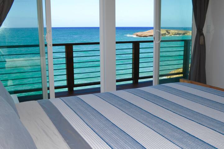 Sea Cliff House 2 – Oceanfront Home – 30-day stays gallery image 4