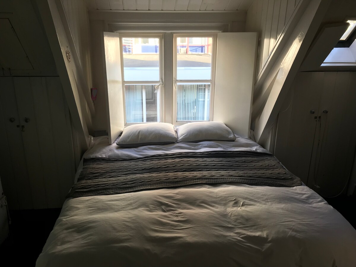 ห้องนอนใหญ่/เตียงคิงไซส์