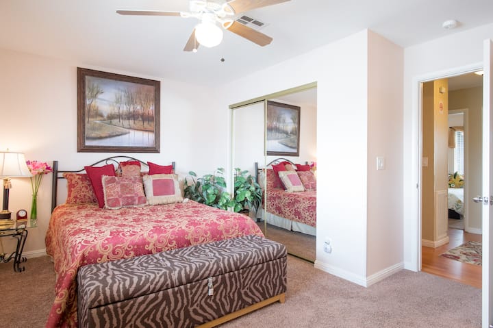 Chumba Kikuu cha Kulala kwenye Ghorofa ya 2