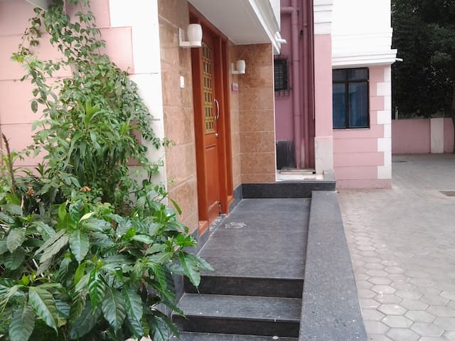 A Top Class furnished Apartment - Ground Floor