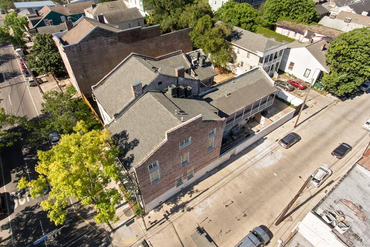 The King of Magazine 5 Bdrm Lower Garden District gallery image 4