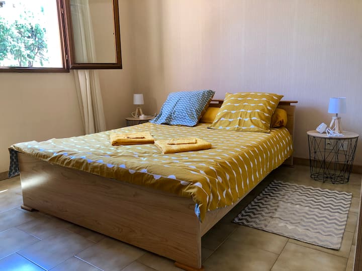 Chambre 2 avec bureau et dressing