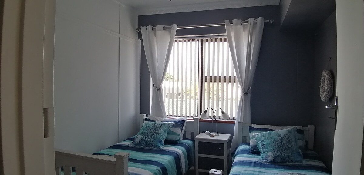 Dva kreveta za jednu osobu u 2. spavaćoj sobi