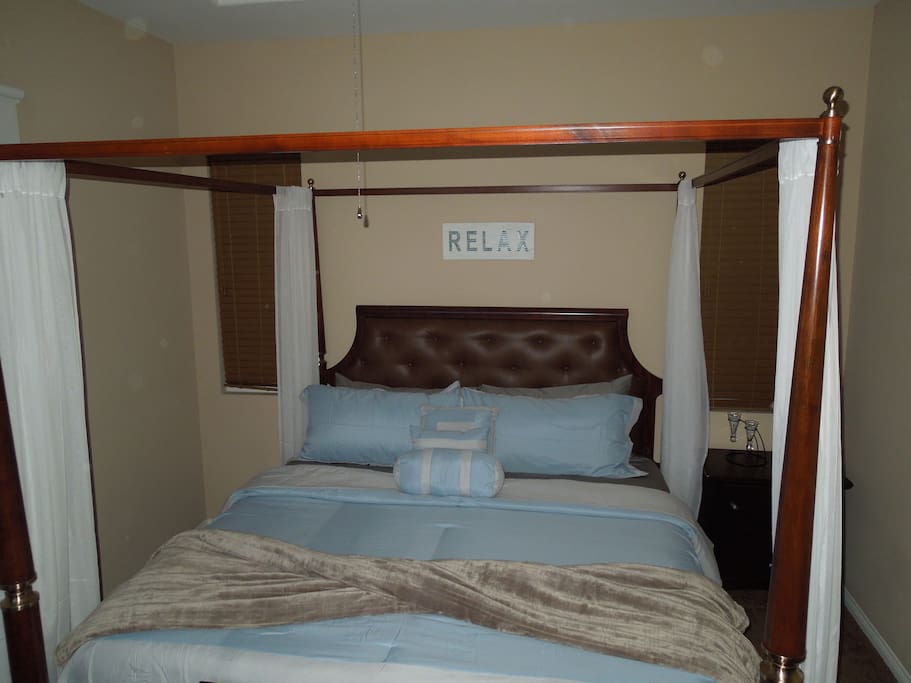 Master Bedroom (King Bed)
