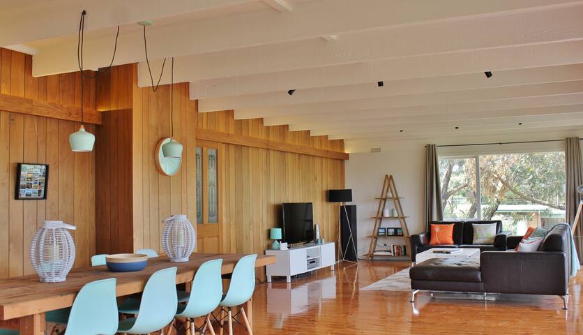 ★Spacious family home, ocean views, great location gallery image 5