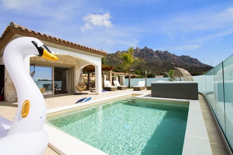 Mediterranean villa with pool and private jacuzzi