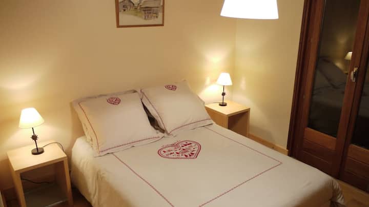 Habitación con cama de matrimonio