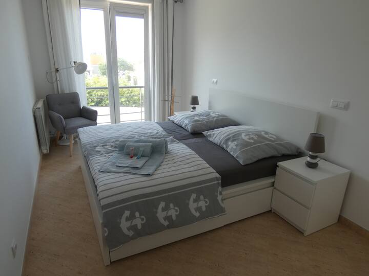 Camera da letto con letto king size